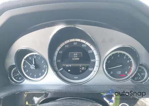 2013 Mercedes-Benz E 350 4Matic z USA, uszkodzony, nr VIN WDDHF8JB0DA767305